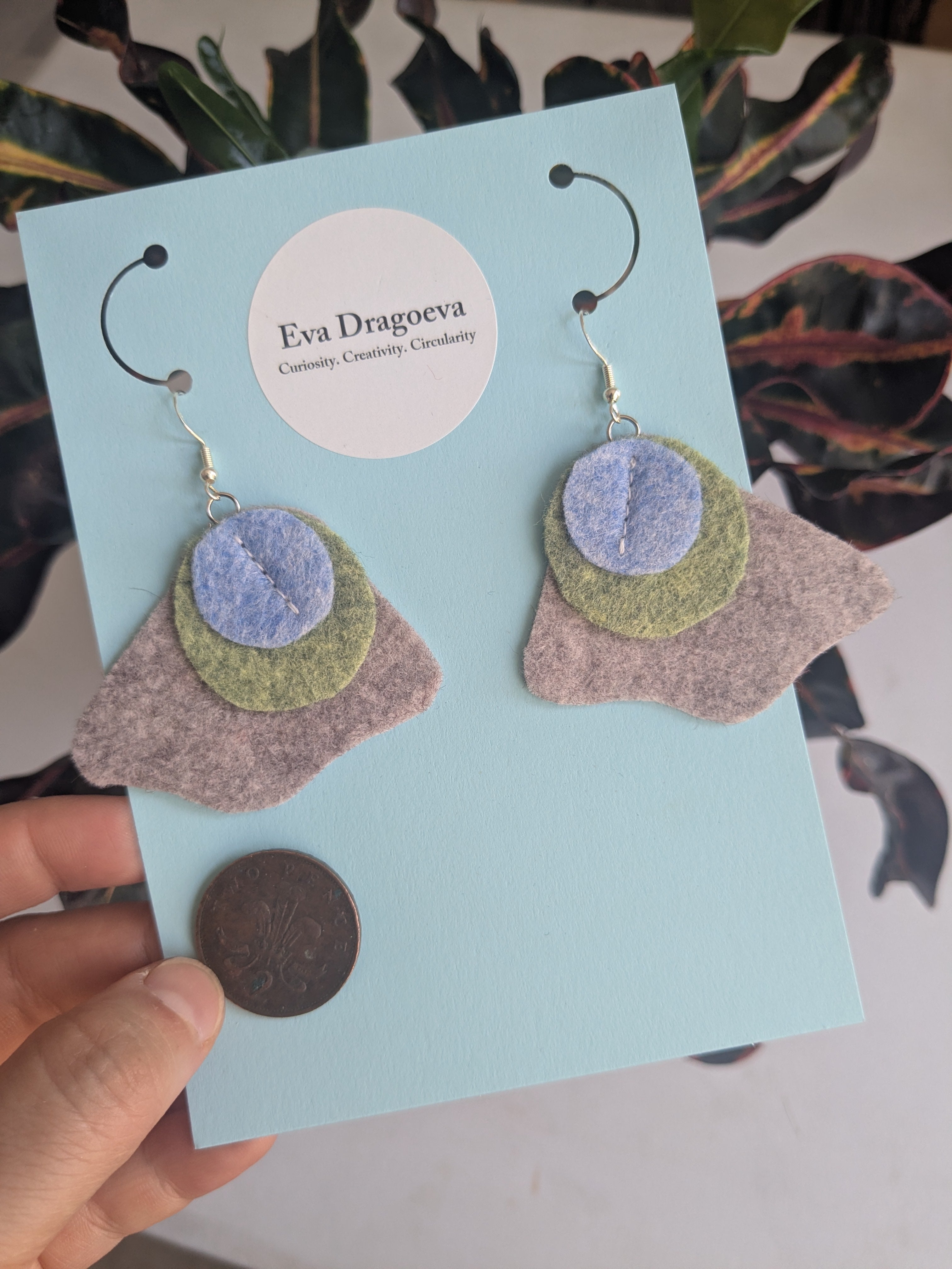 Small shell felt earrings
