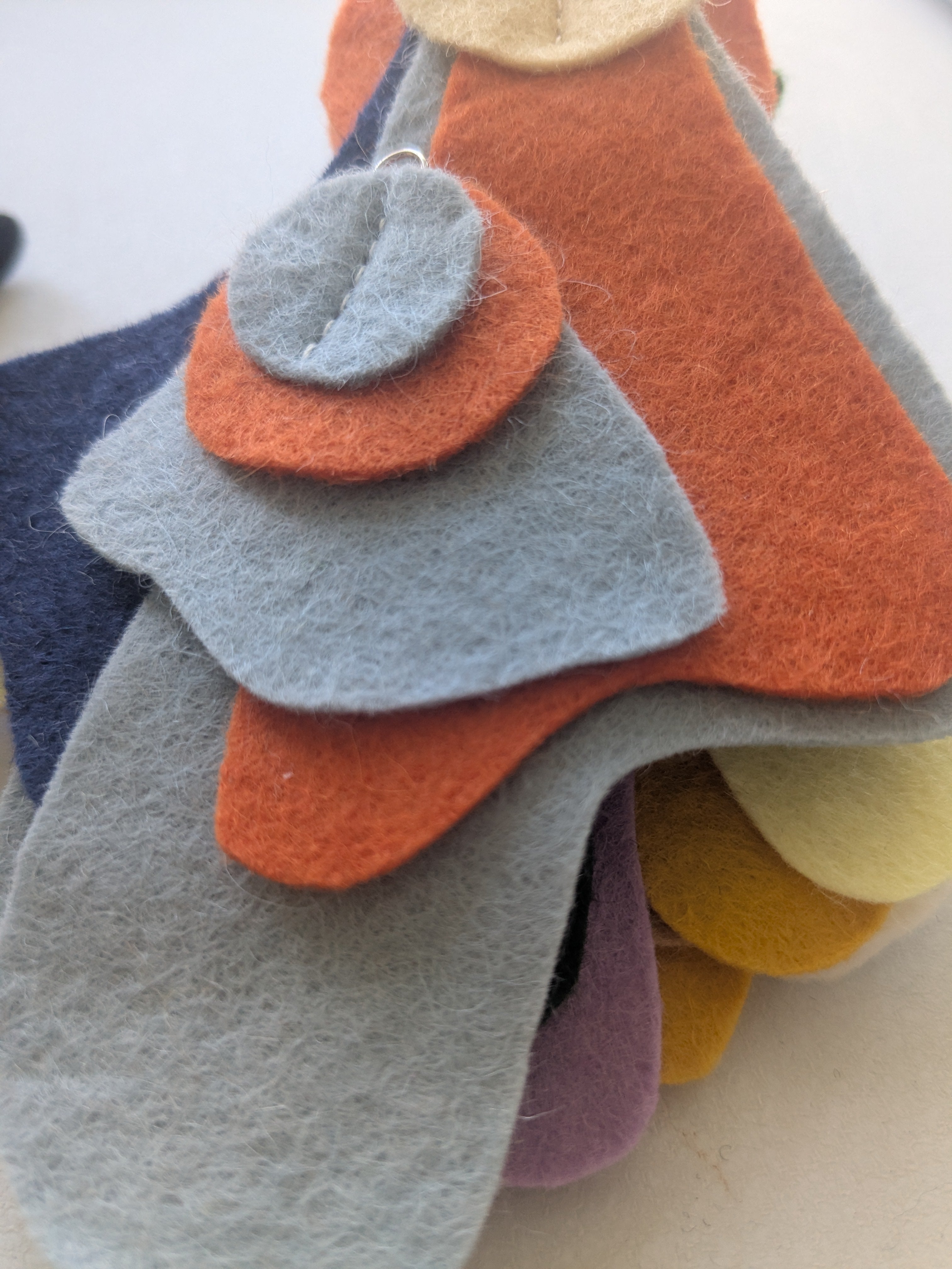 Small shell felt earrings
