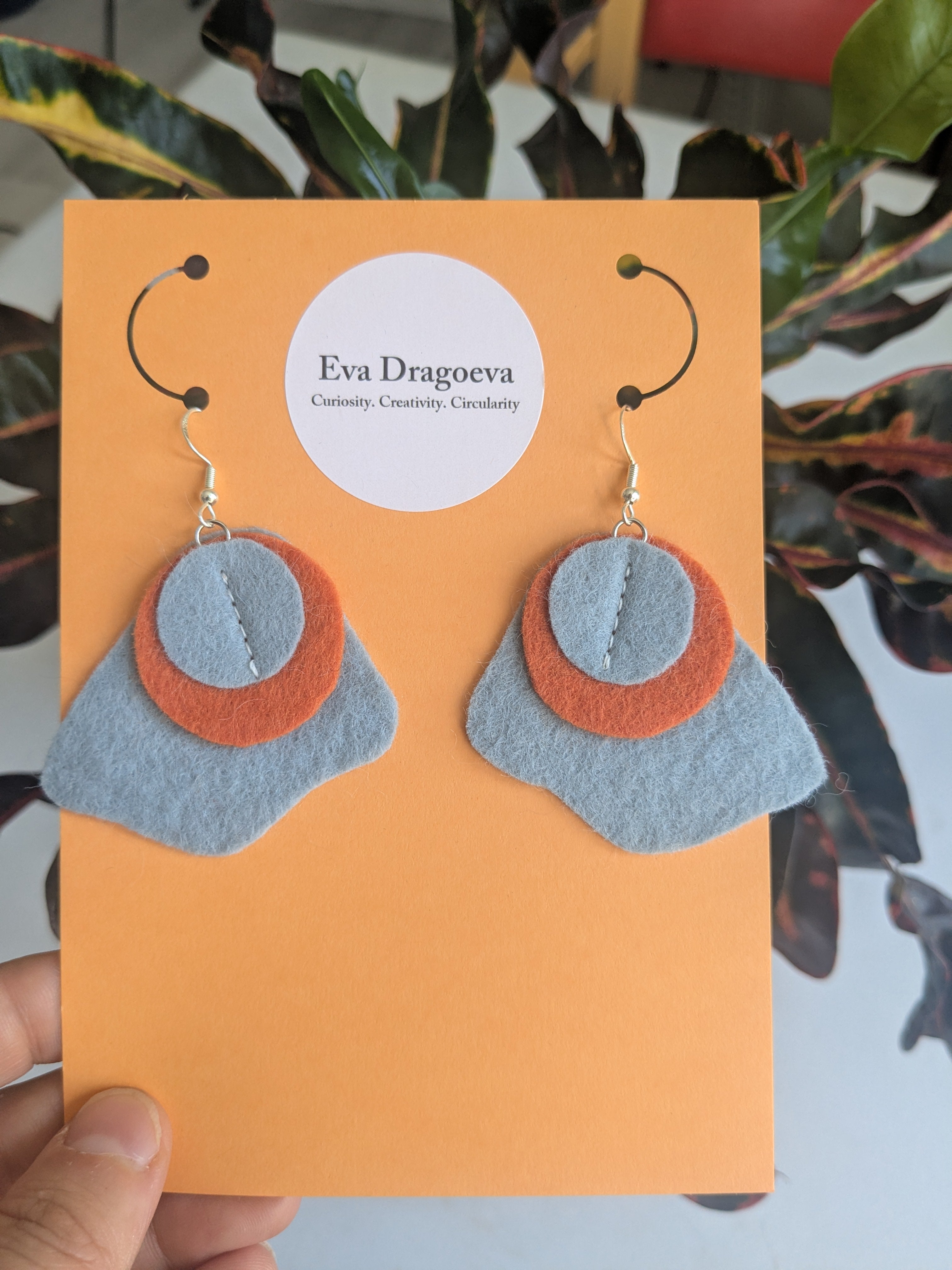 Small shell felt earrings