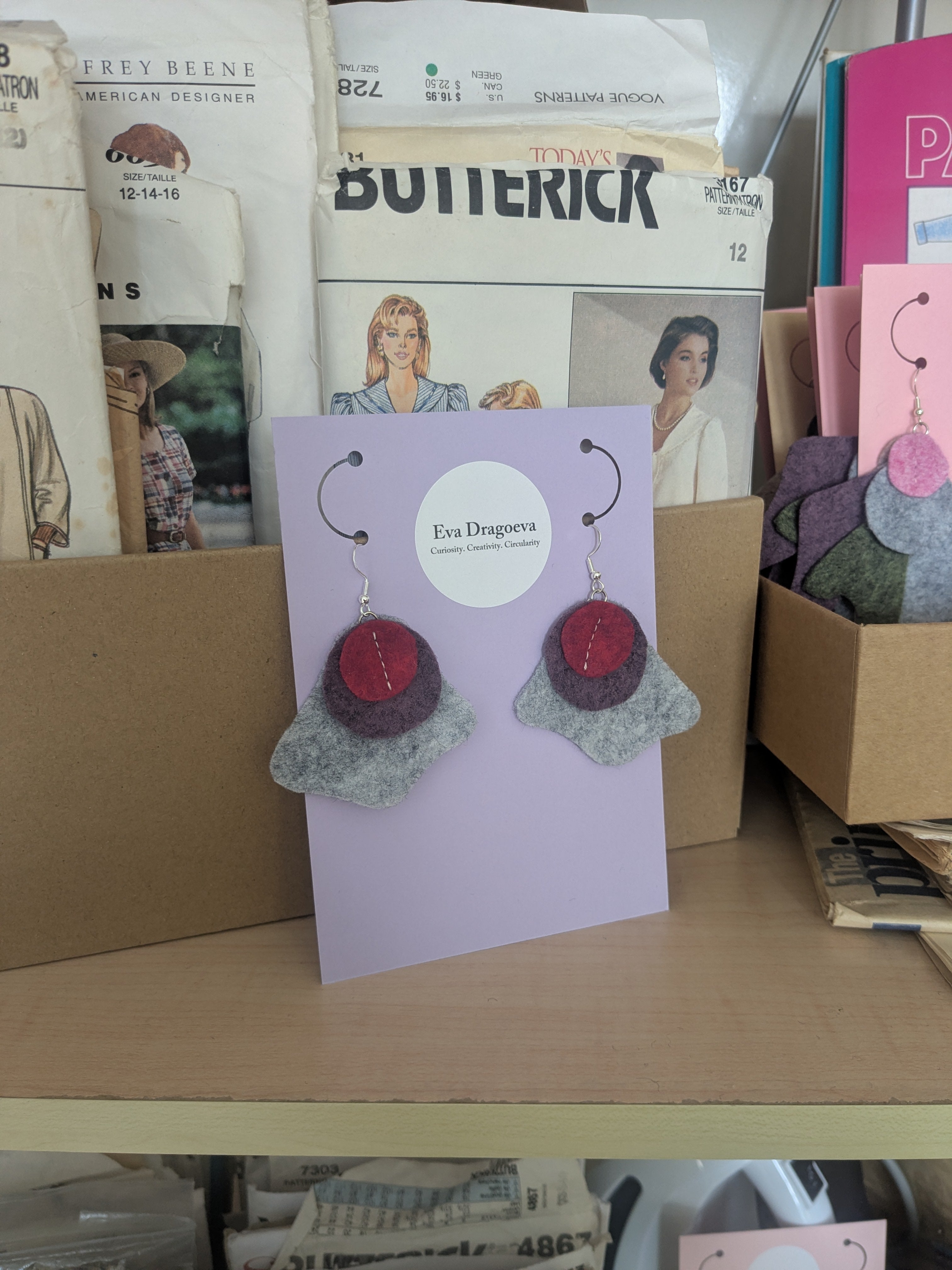 Small shell felt earrings