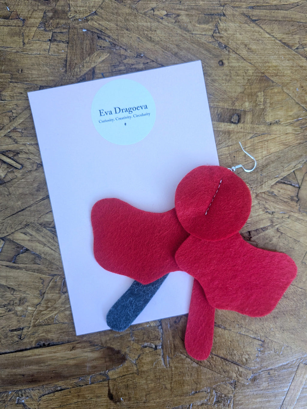 Single statement felt earrings in great and red