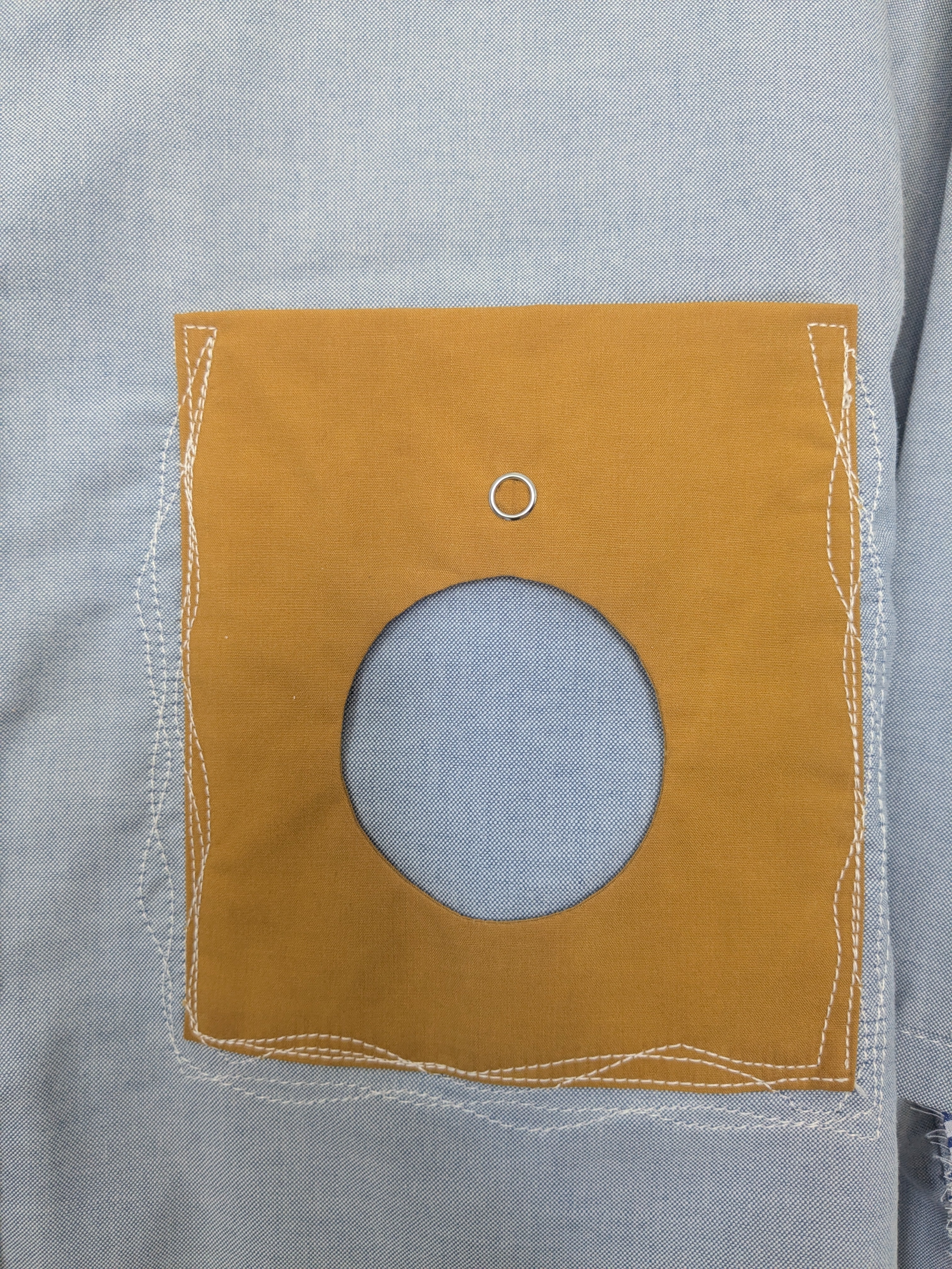 Upcycled cropped light grey shirt with a cool geometric pocket