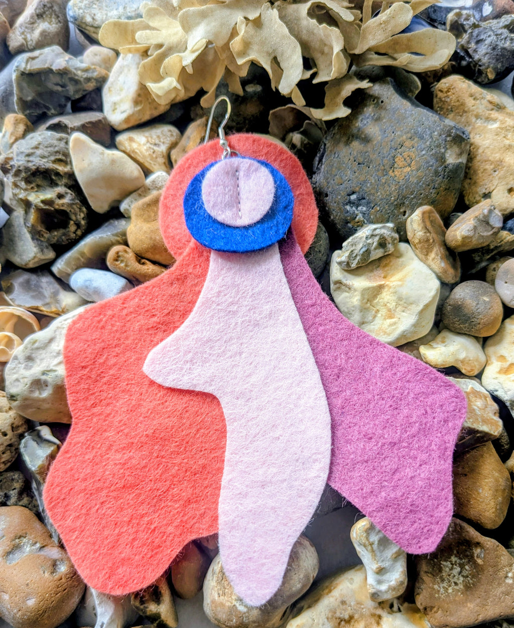 Single statement felt earrings in pink and blue