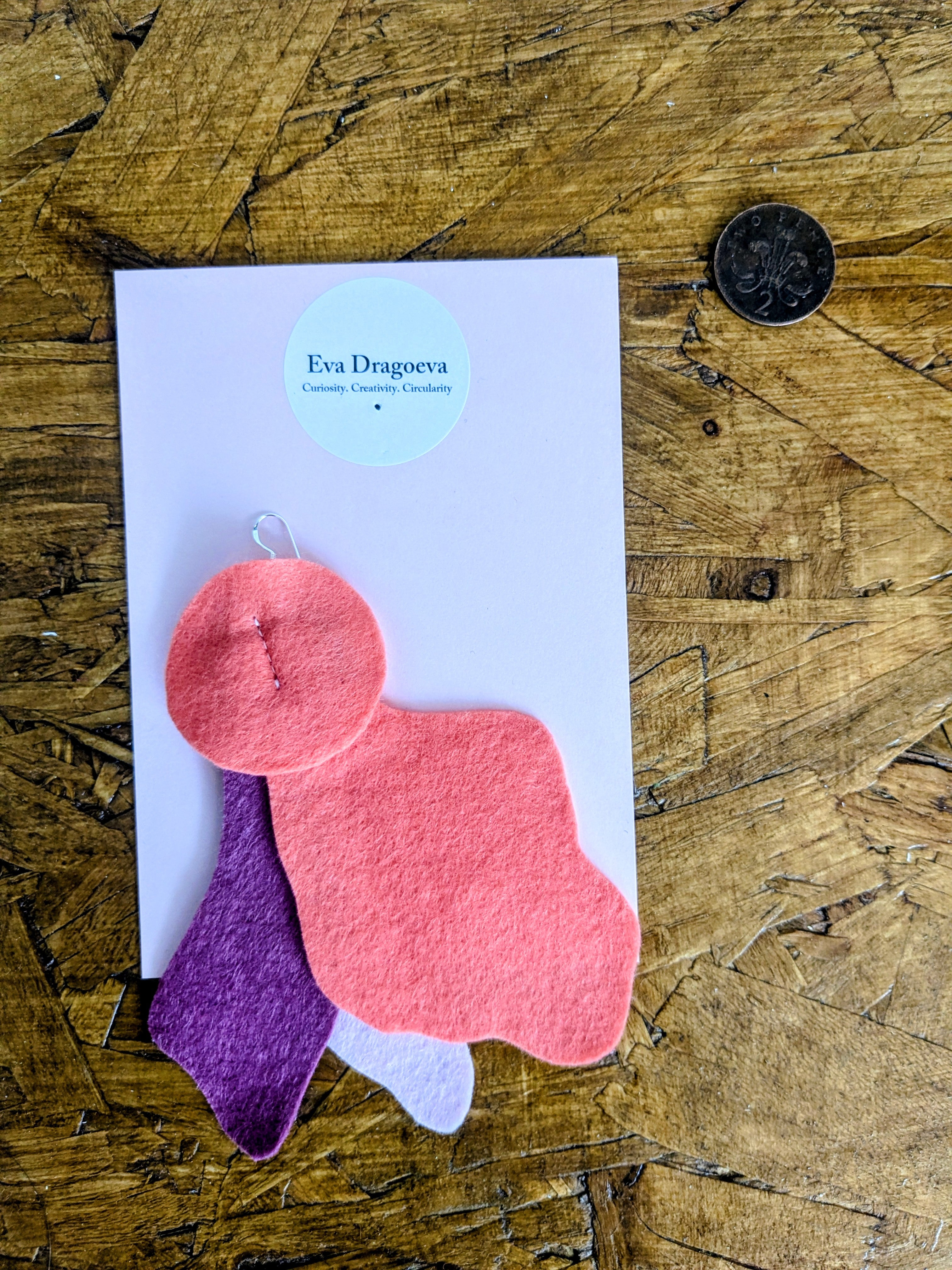 Single statement felt earrings in pink and blue