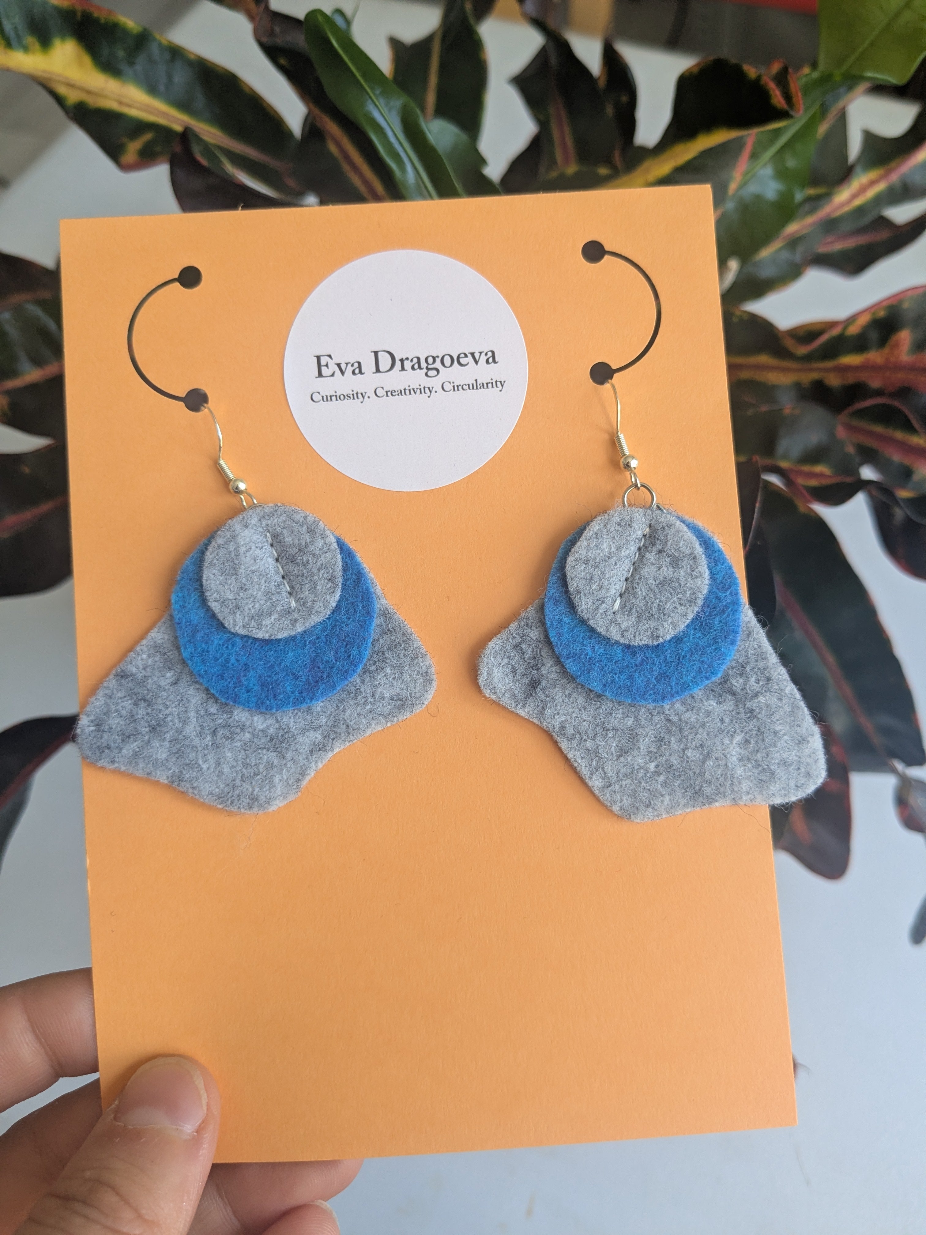 Small shell felt earrings