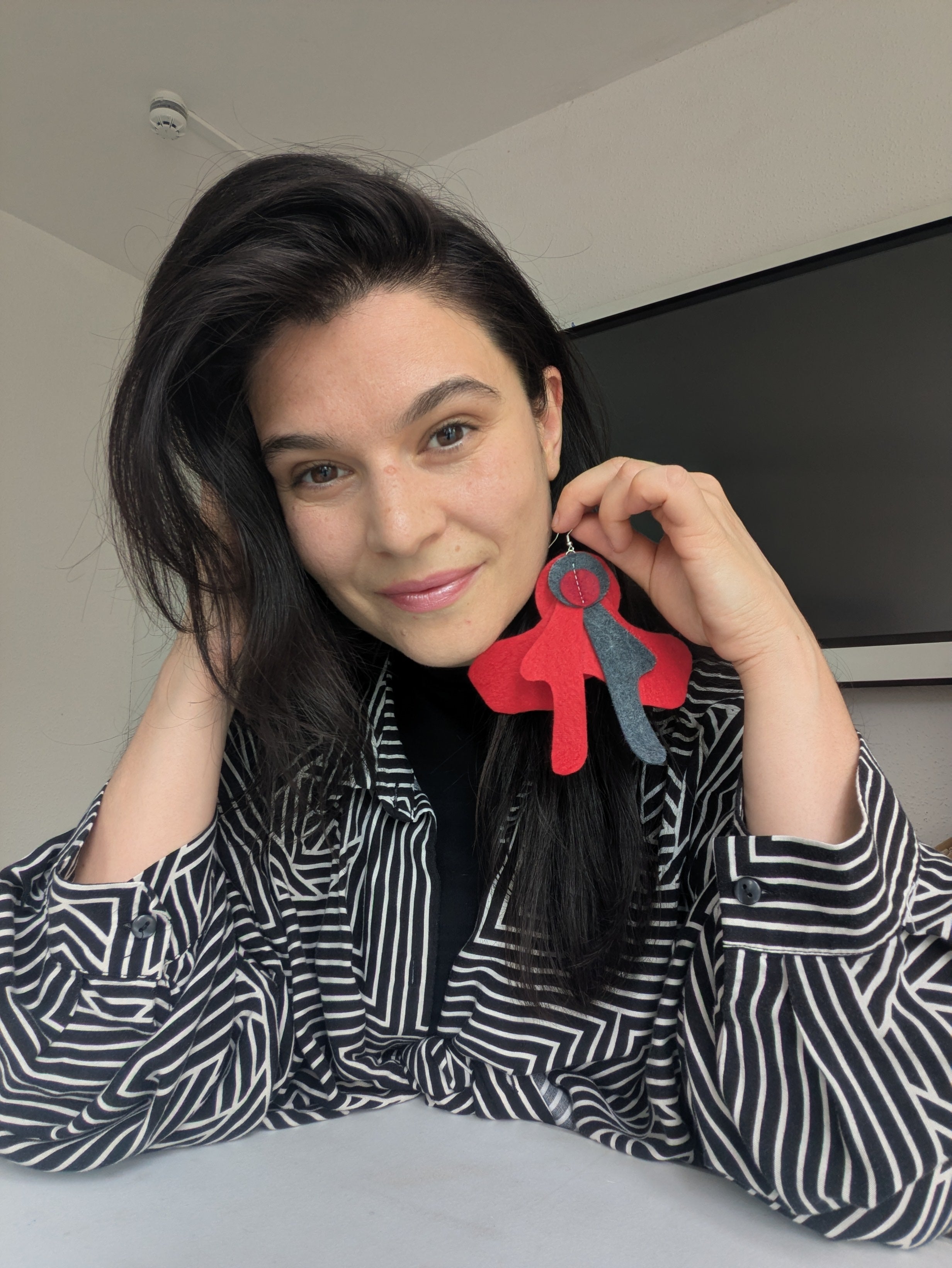 Single statement felt earrings in great and red